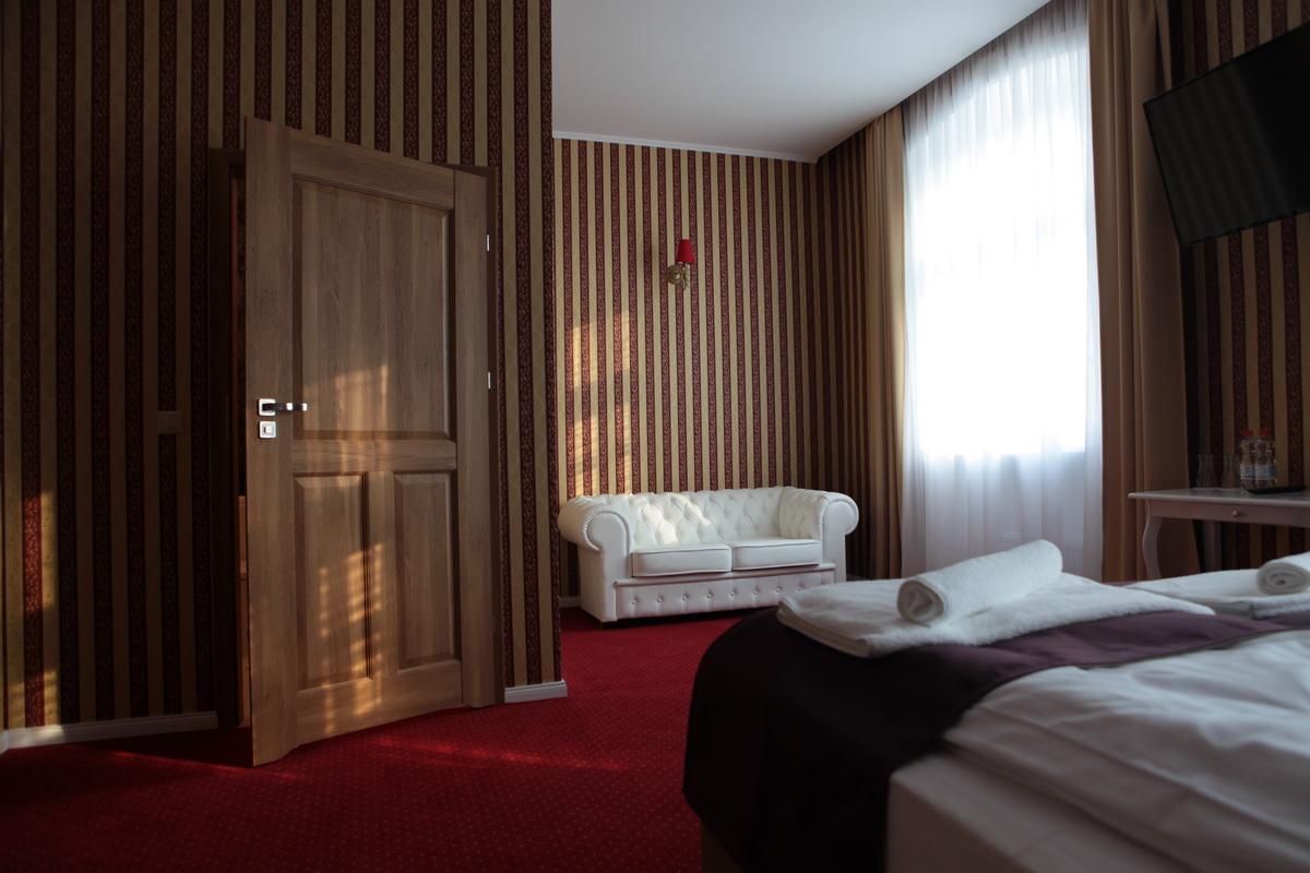 Hotel Court Park 尼萨 外观 照片