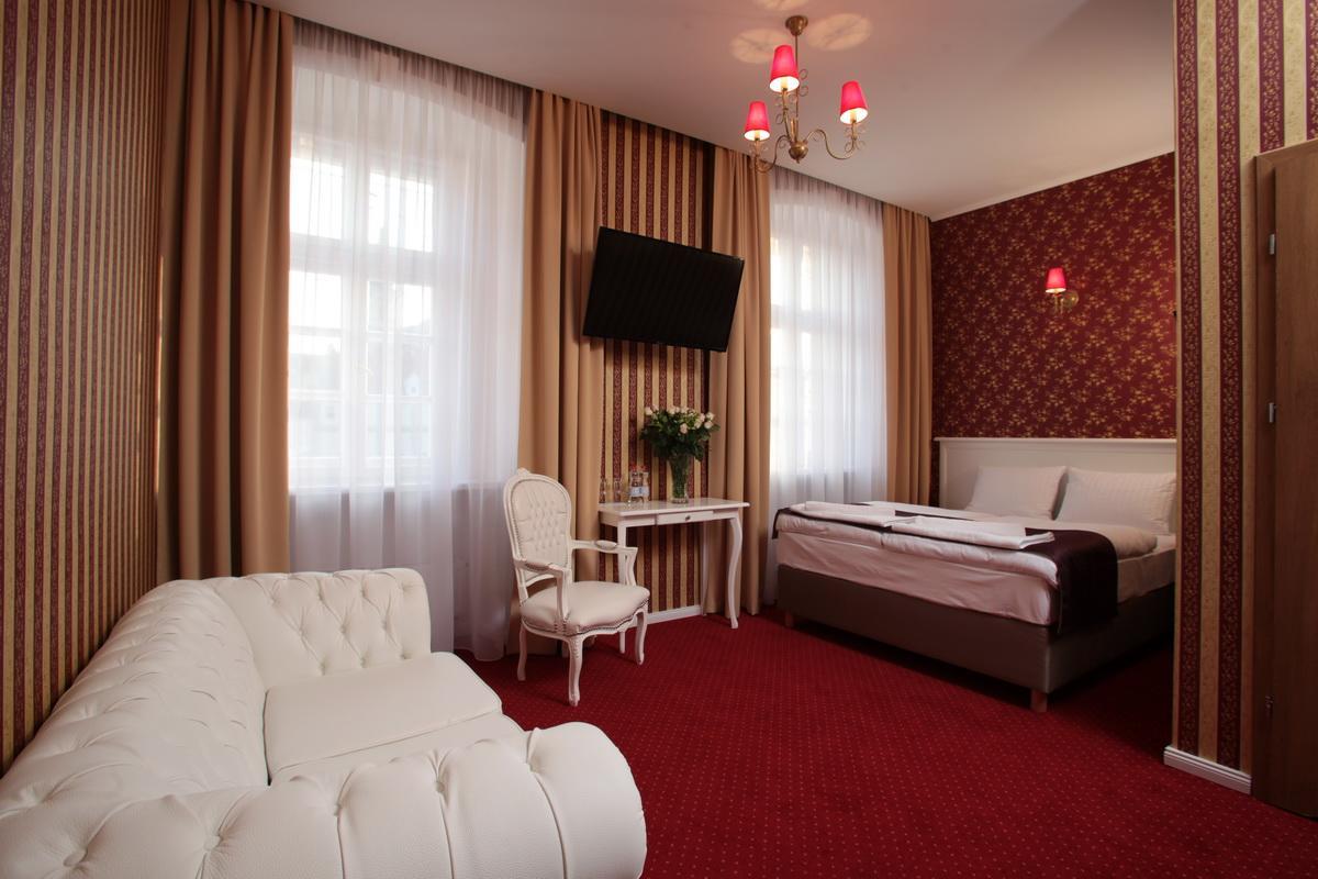 Hotel Court Park 尼萨 外观 照片